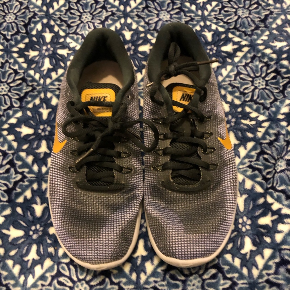 Nike tennis shoes